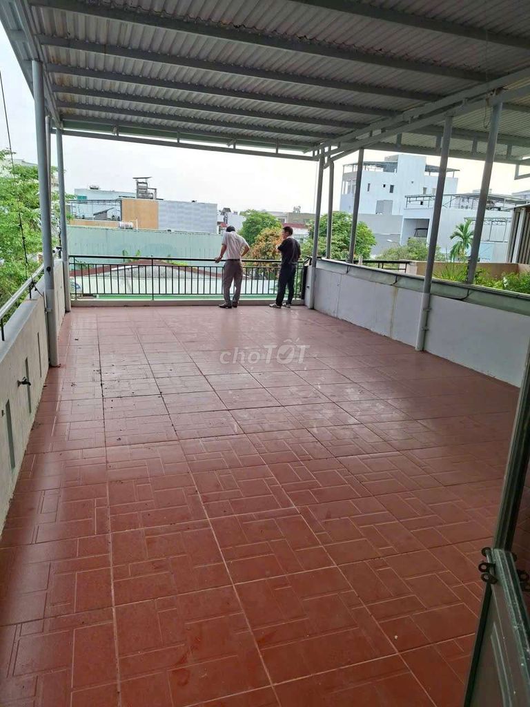 Three-storey family house with car yard on Hoàng Sâm — photo 6