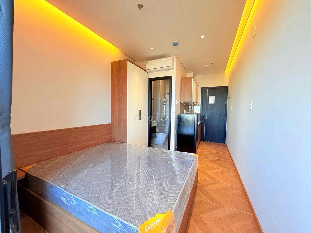 New Light Apartment unit with balcony in FPT City — photo 7