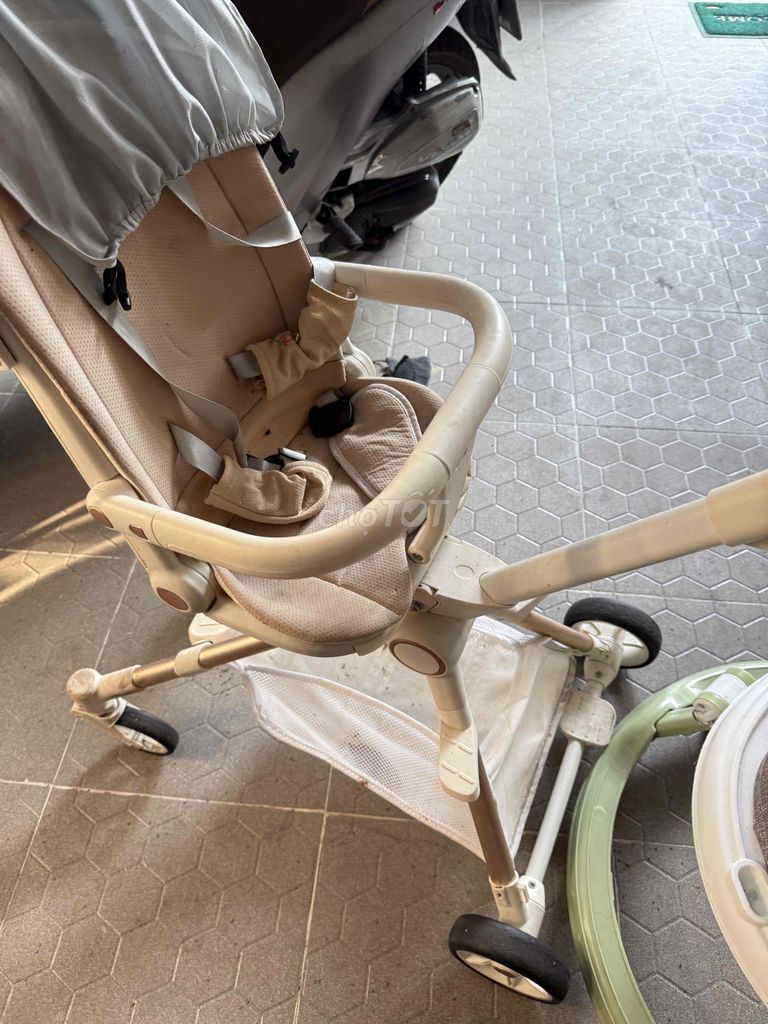 hai xe 1 đẩy 1 lắc cho bé. Mua bán Mẹ và bé tại Quận Bình Thuỷ Cần Thơ được đăng bởi Phúc Khánh hình 1