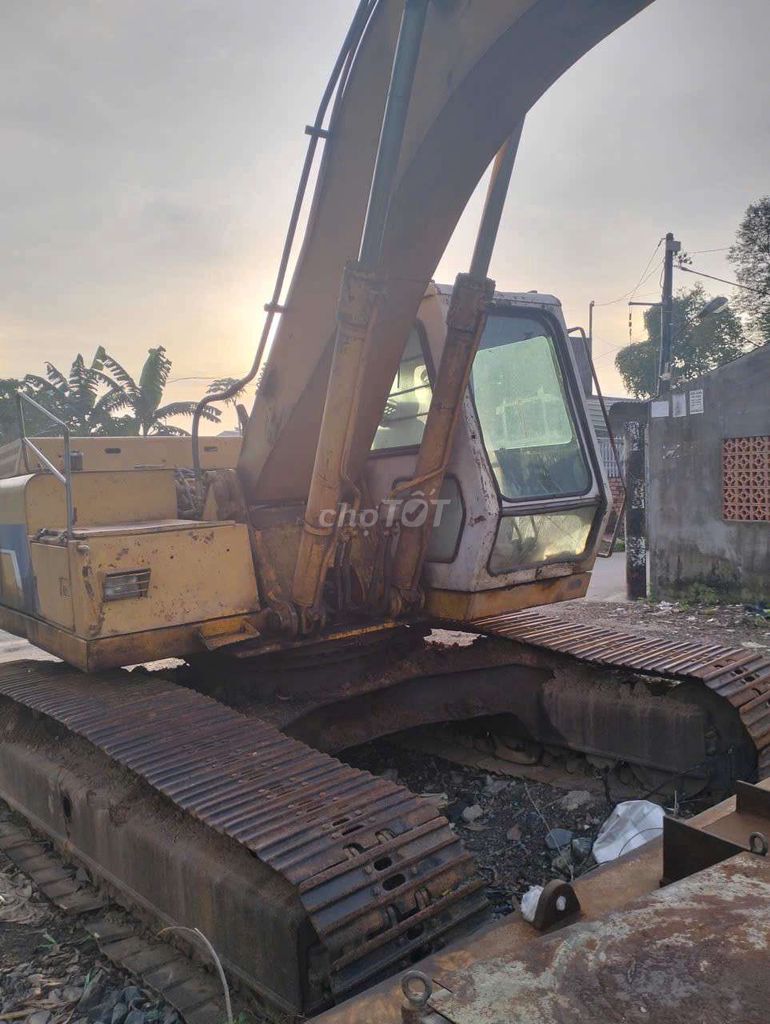 Xe cuốc bánh xích huyndai 200w. Mua bán Phương tiện khác tại Thành phố Biên Hòa Đồng Nai được đăng bởi Huy hình 6