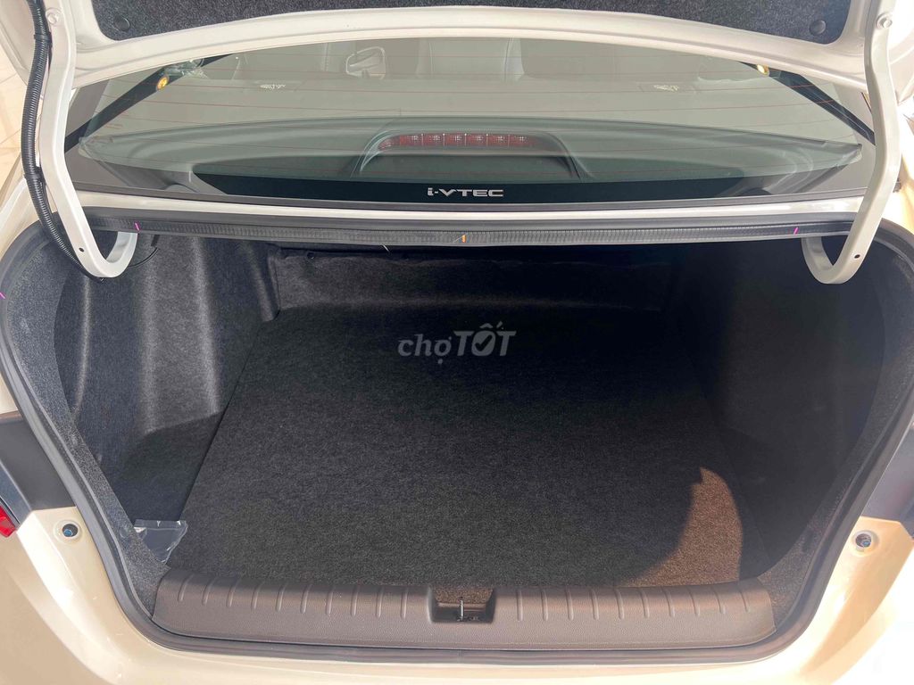 Honda City RS Km 66, kèm phụ kiện, cho vay 85% gia. Mua bán Ô tô tại Quận 7 Tp Hồ Chí Minh được đăng bởi Honda Ôtô Quận 7 hình 7