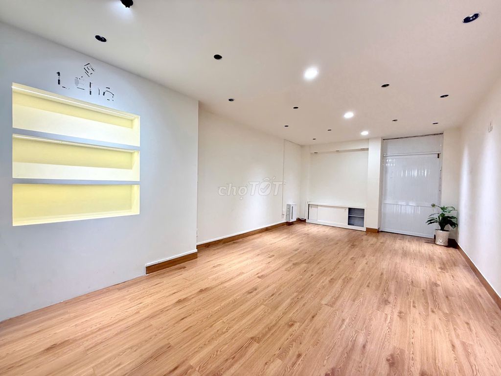 CHÍNH CHỦ CHO THUÊ MB 40m2 NGAY CẦU VƯỢT 3/2 ,TRƯỜNG THCS THPT VIỆT ÚC