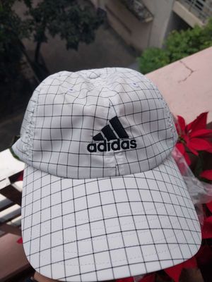 Mũ Adidas authentic, mới, giá tag 600k