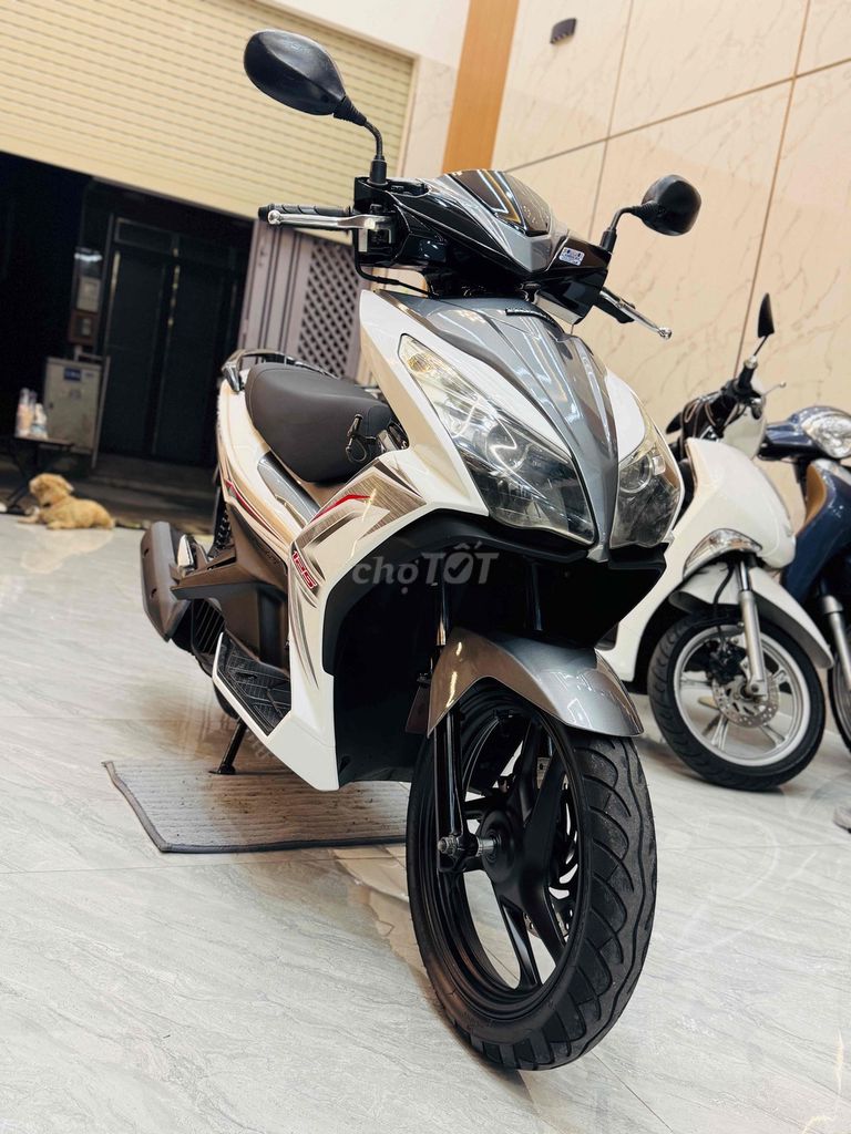 Honda AirBlade 125cc Trắng xám - BSTP. Mua bán Xe máy tại Quận Tân Phú Tp Hồ Chí Minh được đăng bởi Phan Văn Thức  hình 1