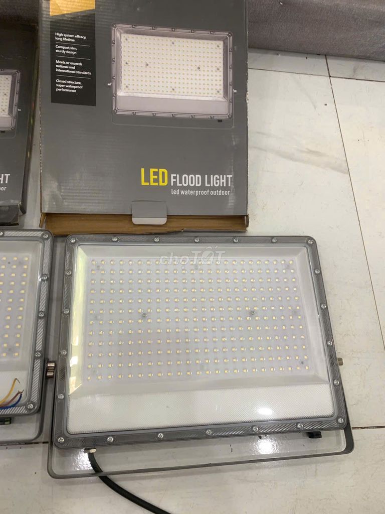 Đèn pha LED 200W chống nước 1 năm. Mua bán Đèn tại Quận Hà Đông Hà Nội được đăng bởi TT Led hình 1