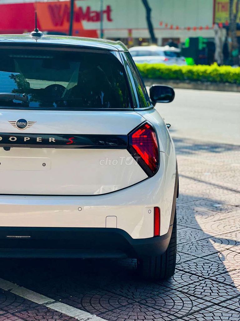 Mini Cooper S 5 Door, thơm mùi mới, đi đúng 143 km. Mua bán Ô tô tại Quận Long Biên Hà Nội được đăng bởi Long Biên Cars hình 6