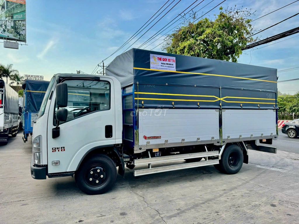 Xe tải ISUZU Erou 5 Tải 2.5T Thùng Bạt Nhôm 4M3