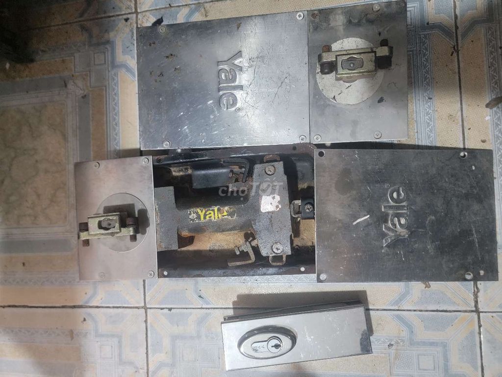 Bản lề sàn Yale. Mua bán Nội thất, đồ gia dụng khác tại Quận 10 Tp Hồ Chí Minh được đăng bởi Nguyen Vinh hình 1