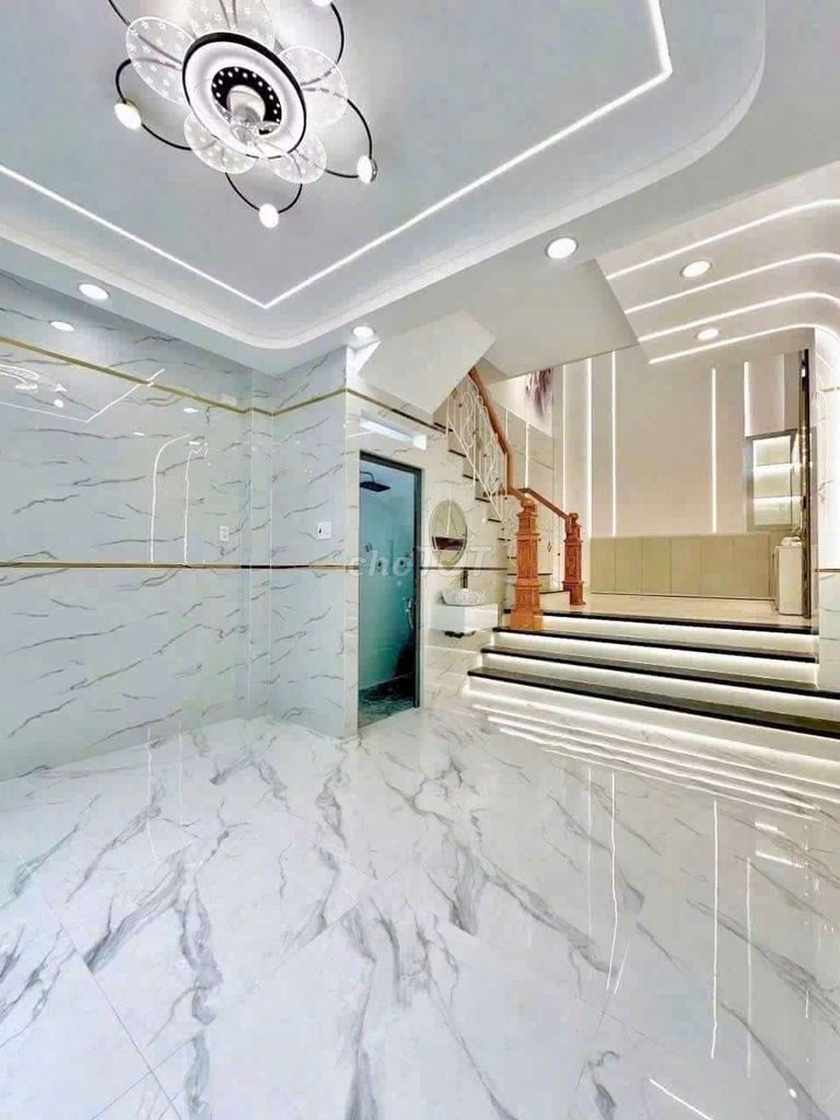 Дом на продажу на улице Ле Ван Куой_ Ма Ло: 4мx13м, 1 антресоль, 3 этажа