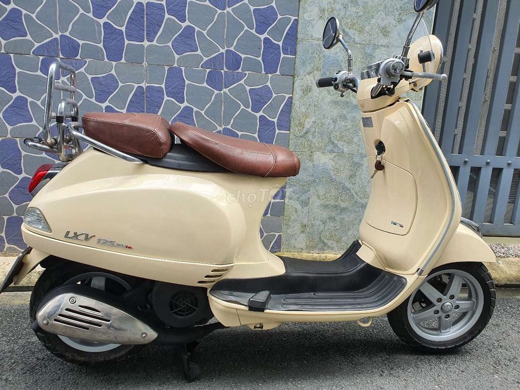 LXV 3vie màu vàng 2014 bstp công chưng sang tên. Mua bán Xe máy tại Quận Phú Nhuận Tp Hồ Chí Minh được đăng bởi LE HOANG ANH hình 1