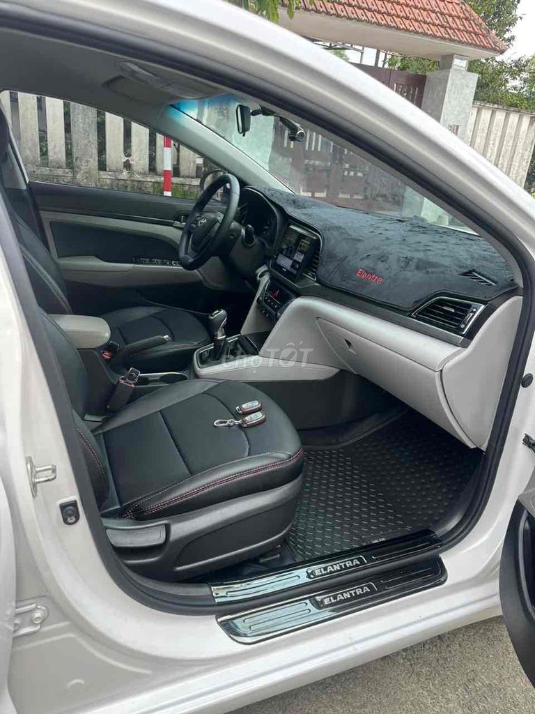 Hyundai Elantra 2016 1.6 MT. Mua bán Ô tô tại Thị xã Hương Trà Thừa Thiên Huế được đăng bởi Diễm Quỳnh hình 6