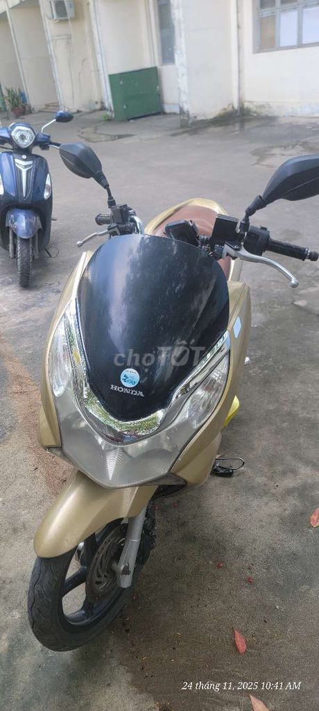 Honda PCX Vàng đồng. Mua bán Xe máy tại Quận Gò Vấp Tp Hồ Chí Minh được đăng bởi Nguyễn Thế Hiển hình 4