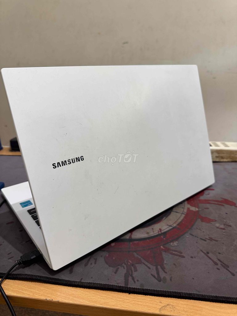 Samsung 550XDA Celeron 4GB/128GB. Mua bán Laptop tại Quận Đống Đa Hà Nội được đăng bởi Chí Hướng Group  hình 1