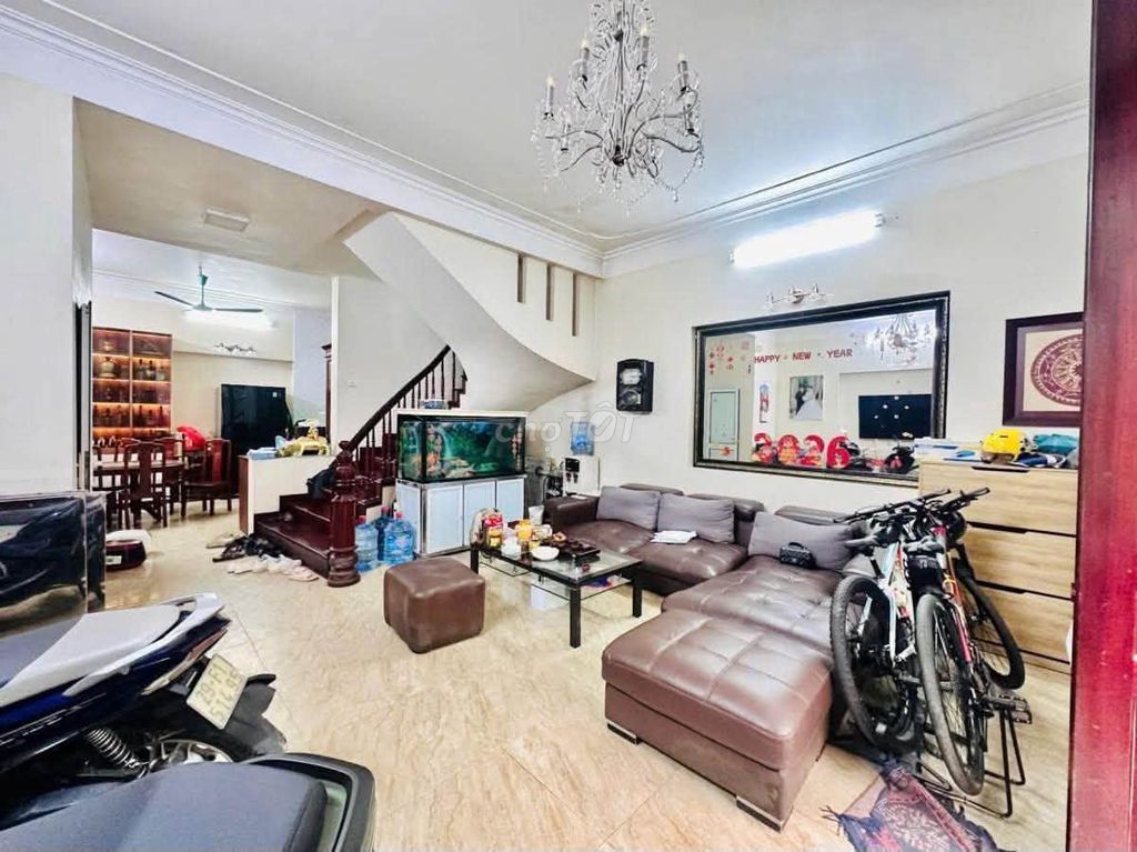 Угловой дом 5 этажей 100m2 у автодороги в переулке Нят Чиеу, Тайхо