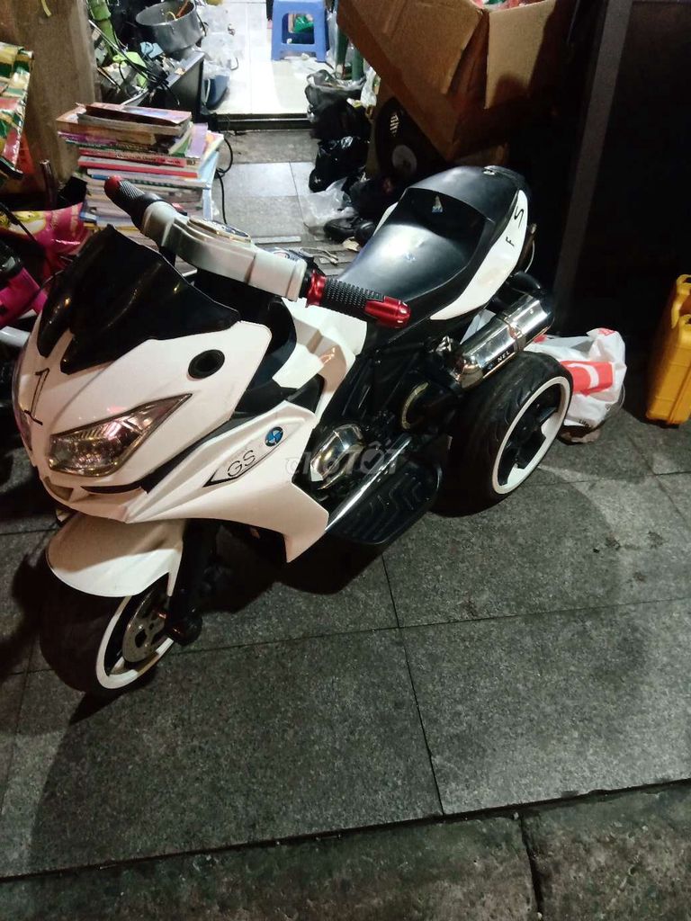 Xe máy điện trẻ em R1200 GS. Mua bán Mẹ và bé tại Quận Tân Phú Tp Hồ Chí Minh được đăng bởi Tiệm Sách Cũ Hoàng Lộc hình 1