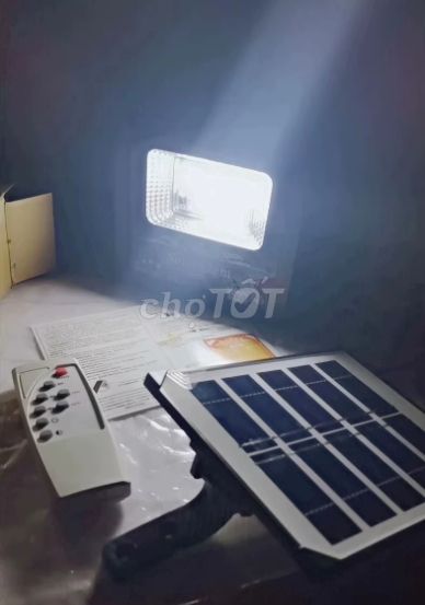 đèn led năng lượng mặt trời 30w thông minh