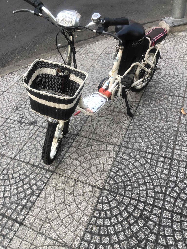 Xe đạp điện Yamaha màu Trắng Đỏ còn tốt. Mua bán Xe điện tại Quận 4 Tp Hồ Chí Minh được đăng bởi Nguyễn Nghiêm Dũng hình 1