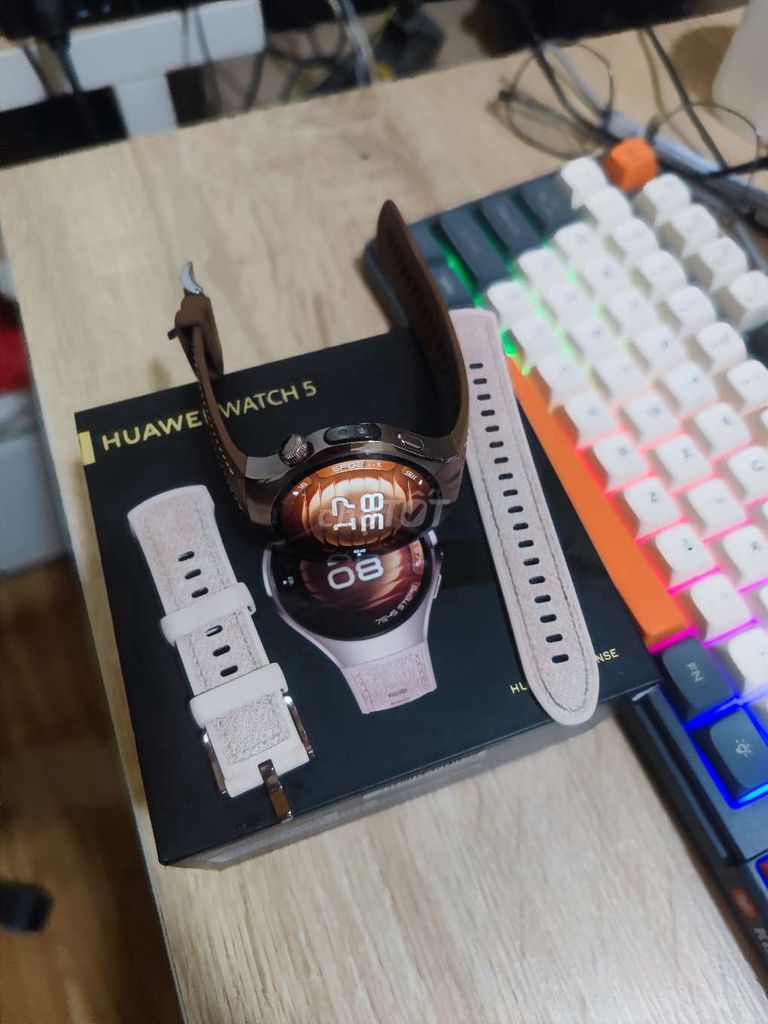 Đồng hồ thông minh Huawei Watch 5 bản 42 màu vàng. Mua bán Thiết bị đeo thông minh tại Huyện Đan Phượng Hà Nội được đăng bởi nguyễn đăng kiên hình 1