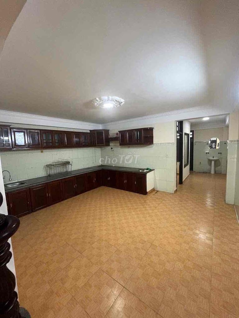 Large 4-bedroom house on Trịnh Đình Thảo street — photo 7