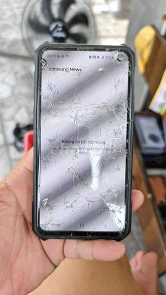 Samsung S10e Màn hình vỡ. Mua bán Điện thoại tại Quận 1 Tp Hồ Chí Minh được đăng bởi Hội Đồ Điện Tử hình 1