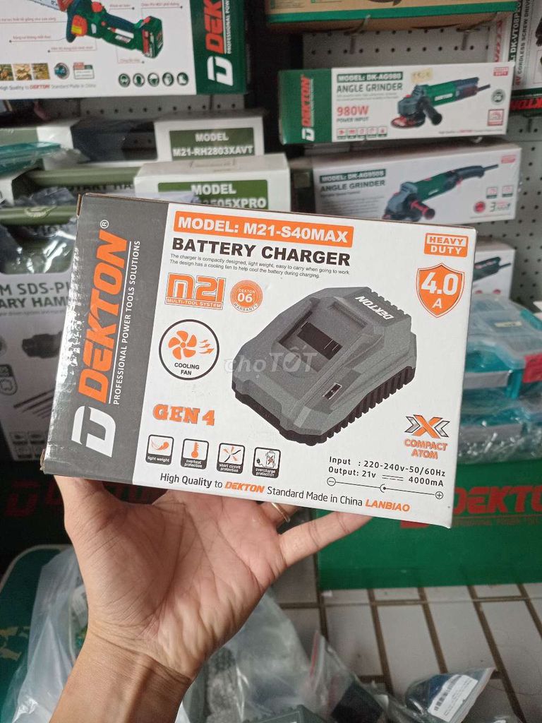 Sạc pin Dekton M21-S40MAX Xám. Mua bán Đồ chuyên dụng, Giống nuôi trồng tại Thành phố Bến Tre Bến Tre được đăng bởi TÂN THÀNH KÔNG hình 1