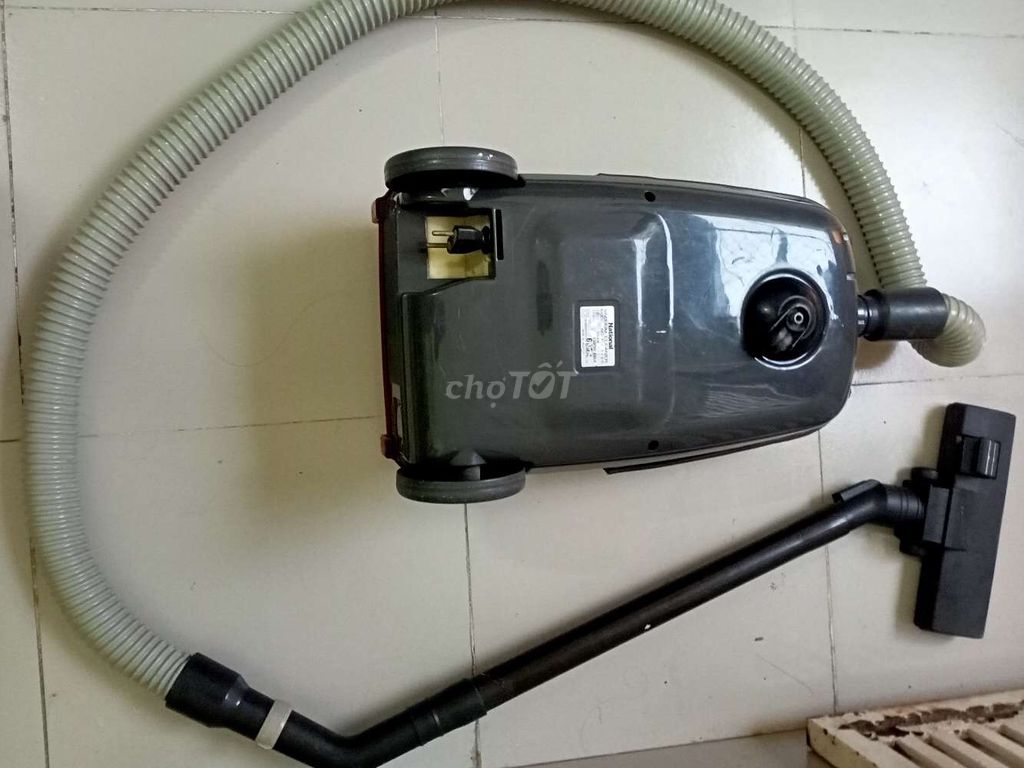 Bán máy hút bụi National công suất 1300W