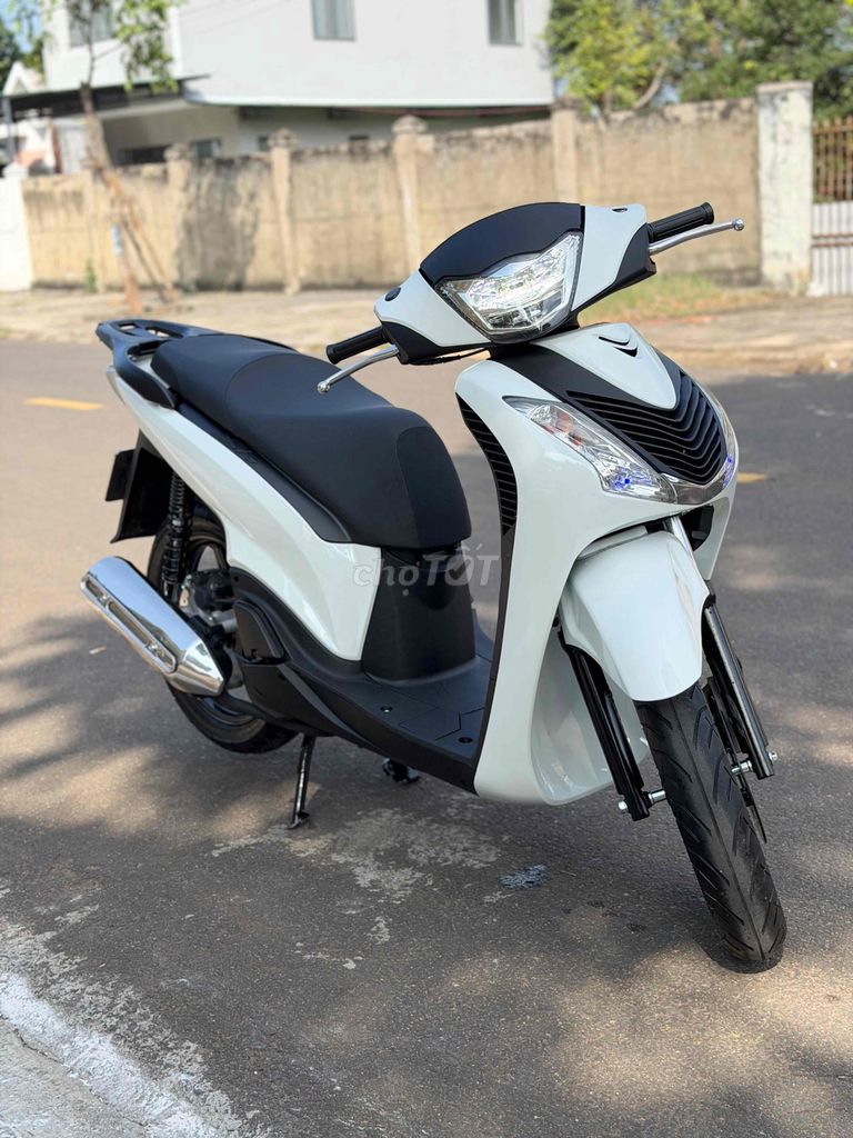 SH 150cc Trắng Smartkey. Mua bán Xe máy tại Thành phố Buôn Ma Thuột Đắk Lắk được đăng bởi Hoàng Quang hình 4
