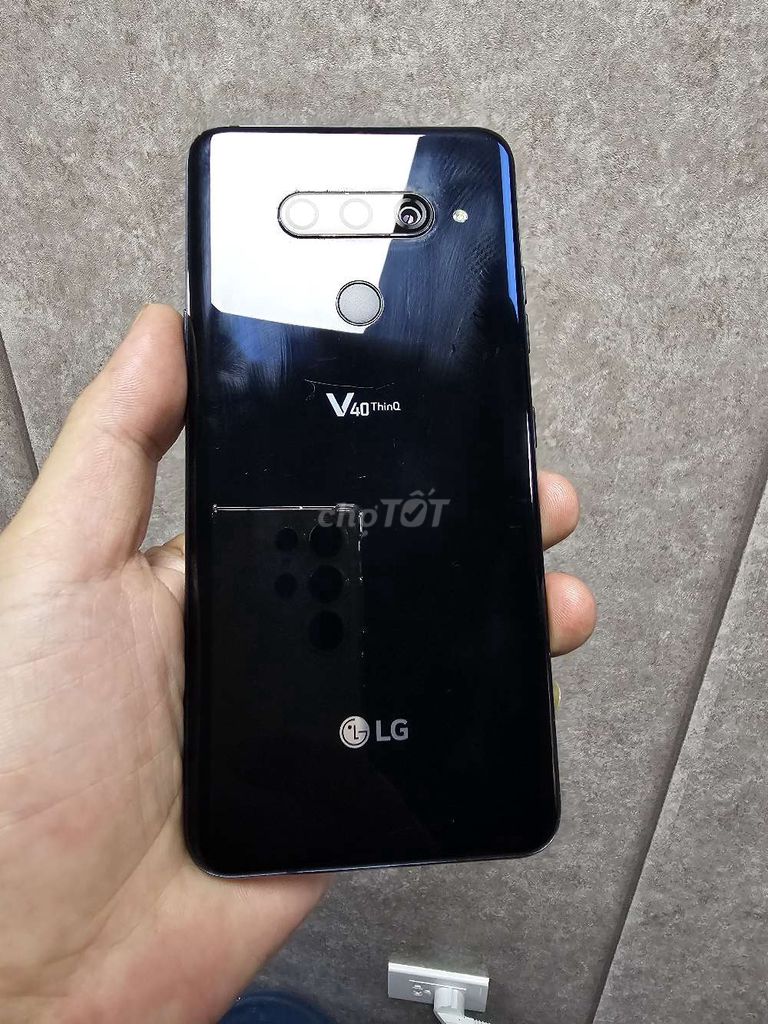 LG V40 ThinQ