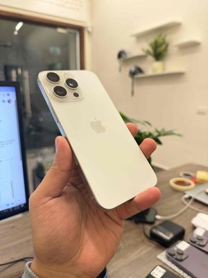 iPhone 15 Pro Max 256GB Trắng Zin all. Có Trả Góp