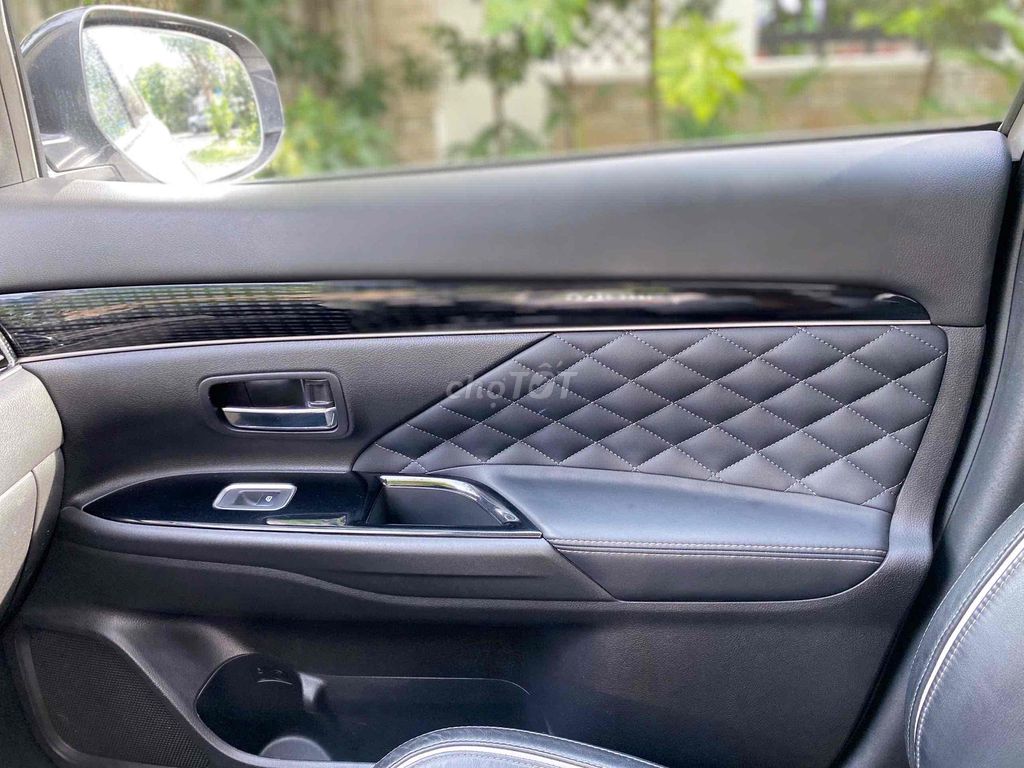 Mitsubishi Outlander 2022 Premium - 26000km. Mua bán Ô tô tại Quận 7 Tp Hồ Chí Minh được đăng bởi Phương Tùng hình 13