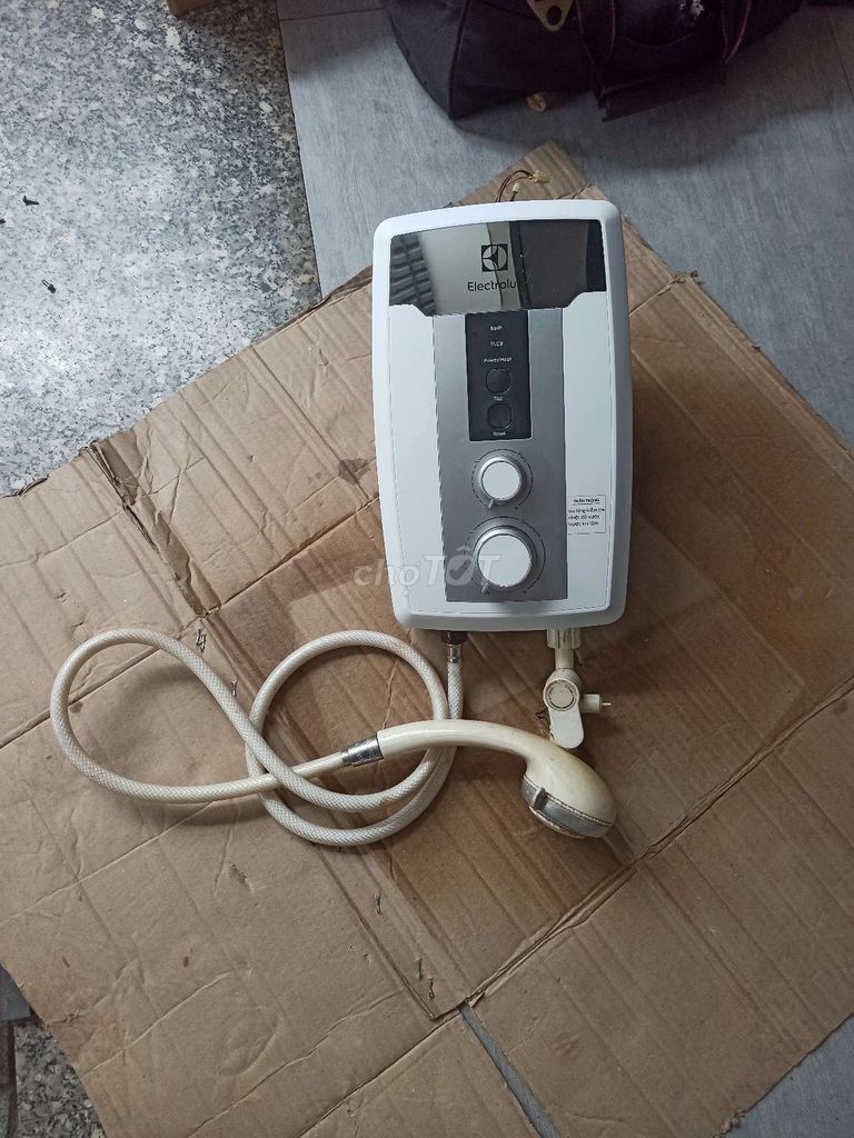 Máy nước nóng Electrolux Trắng. Mua bán Thiết bị vệ sinh, nhà tắm tại Huyện Hóc Môn Tp Hồ Chí Minh được đăng bởi Hai hình 1