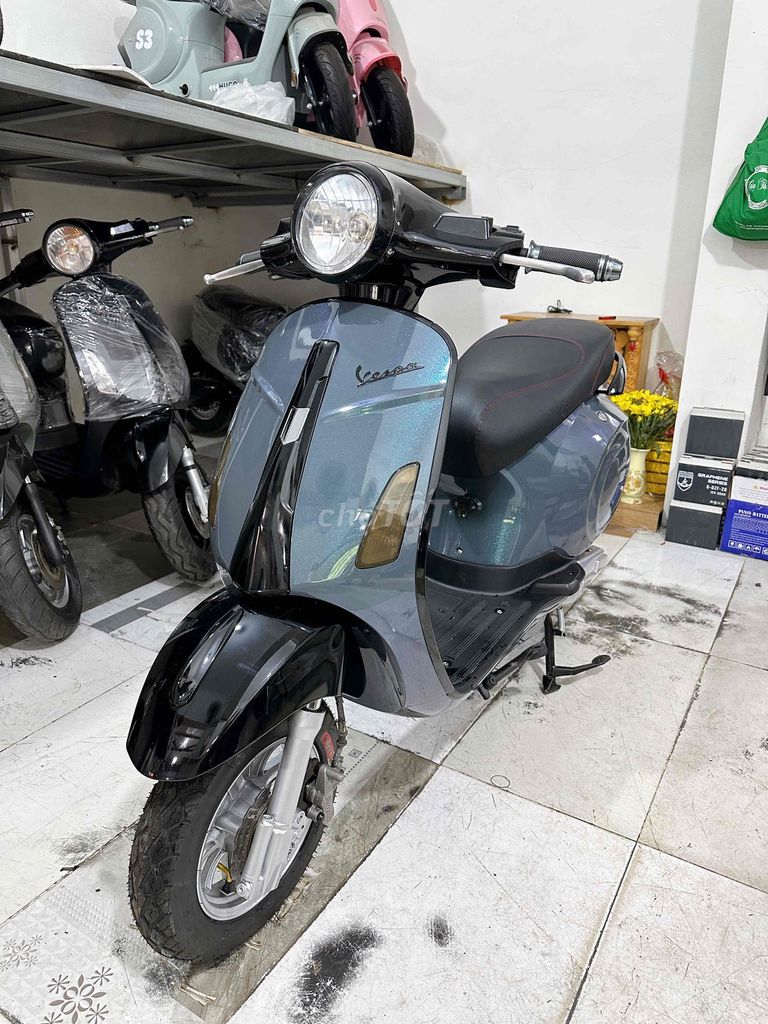 Электрический скутер Vespa для серфинга на зеленой батарее gtdd
