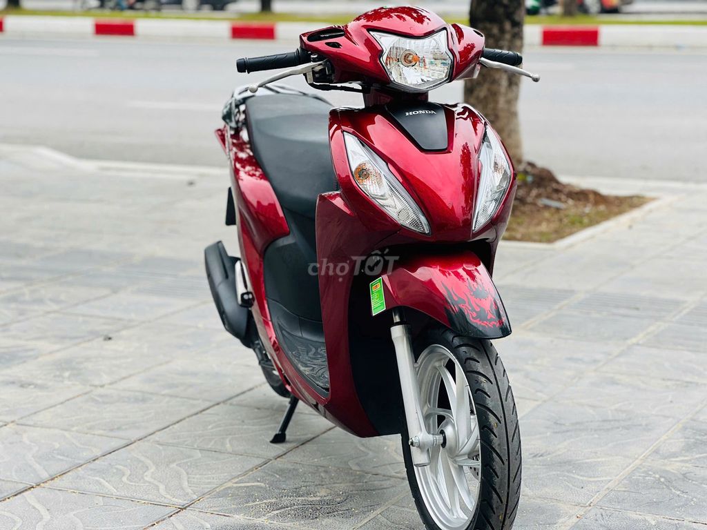 Honda Vision 110 2024 Red Main красивая автовладелица..