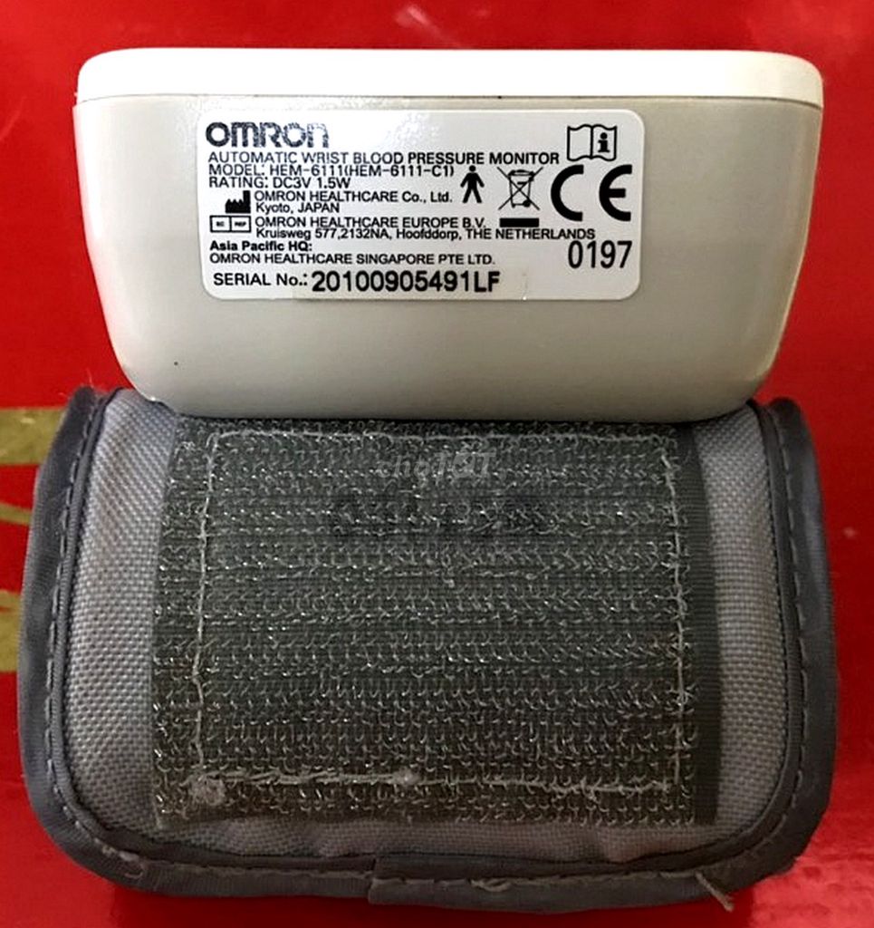 Máy đo huyết áp Omron HEM-6111