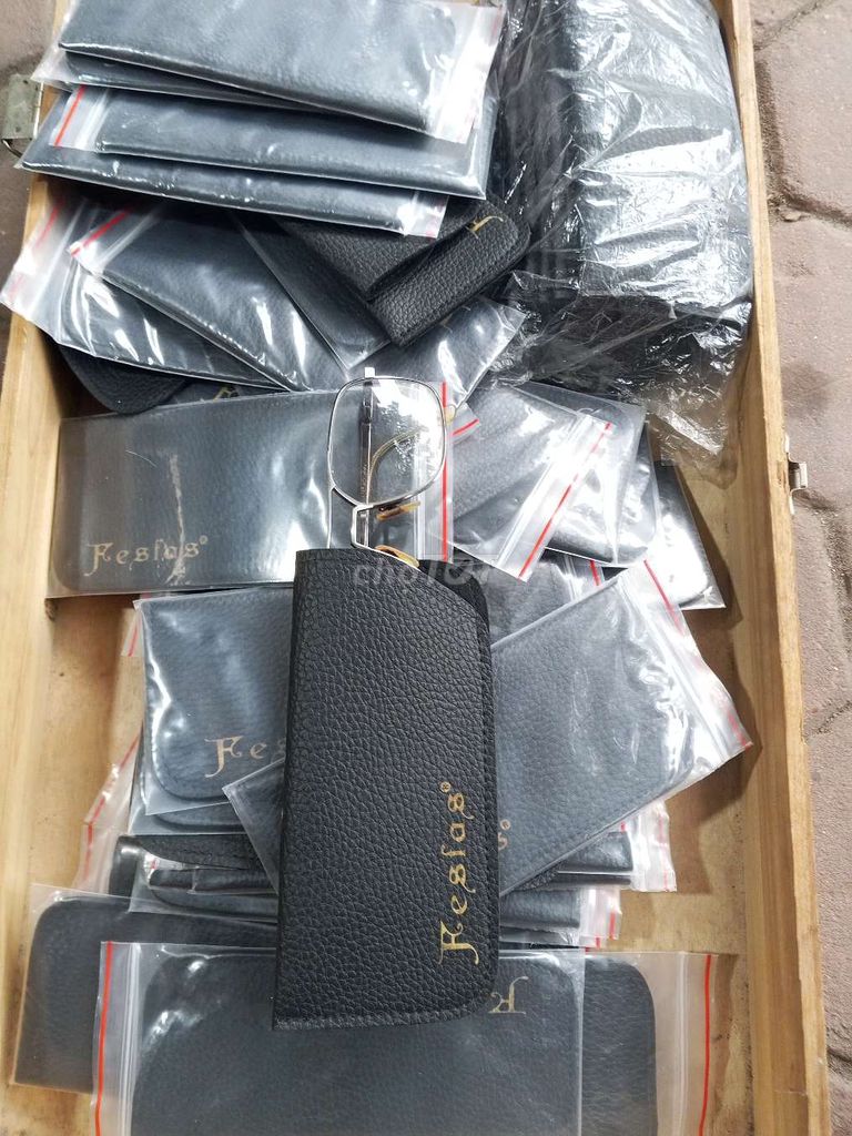 Bao da kính Resfas Da cao cấp Đen. Mua bán Phụ kiện thời trang khác tại Quận Hà Đông Hà Nội được đăng bởi Đồ cũ sưu tầm hà nội hình 1