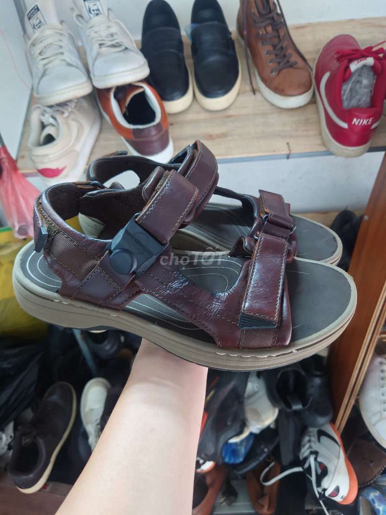 Sandal Clarks chính hãng sz 41. Mua bán Giày dép tại Quận Hà Đông Hà Nội được đăng bởi Đức Thịnh 389  hình 1