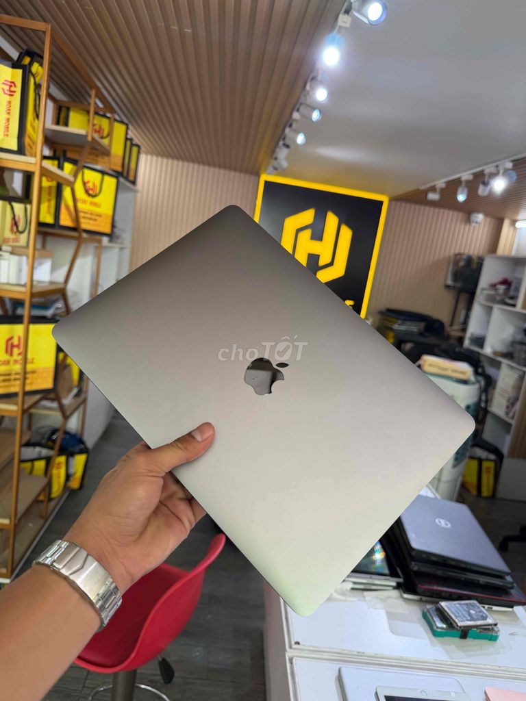 Apple MacBook Pro M1 16GB/256GB Xám Touch Bar. Mua bán Laptop tại Quận Gò Vấp Tp Hồ Chí Minh được đăng bởi Trần Hoàn hình 1