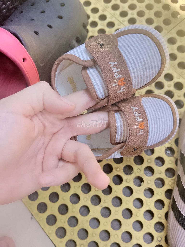 Giày tập đi bé trai nhiều màu đã sử dụng. Mua bán Mẹ và bé tại Huyện Trảng Bom Đồng Nai được đăng bởi Vhn hình 1