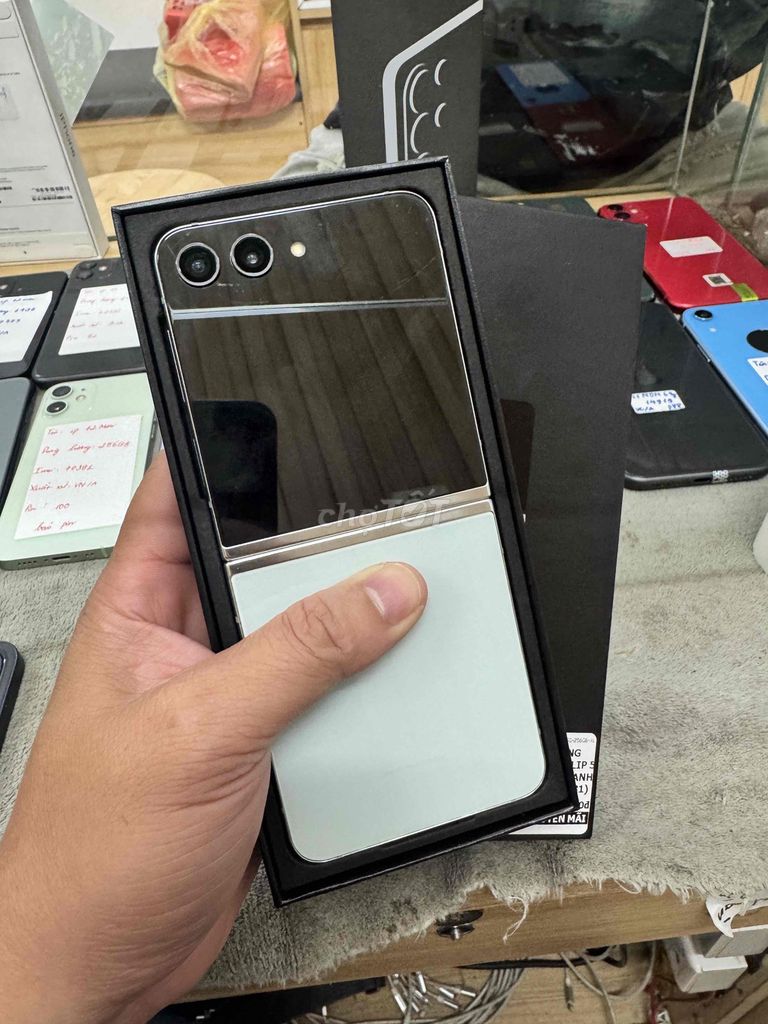 Samsung Galaxy Z Flip5 256GB Xanh. Mua bán Điện thoại tại Quận Đống Đa Hà Nội được đăng bởi Lê Khuyến hình 1