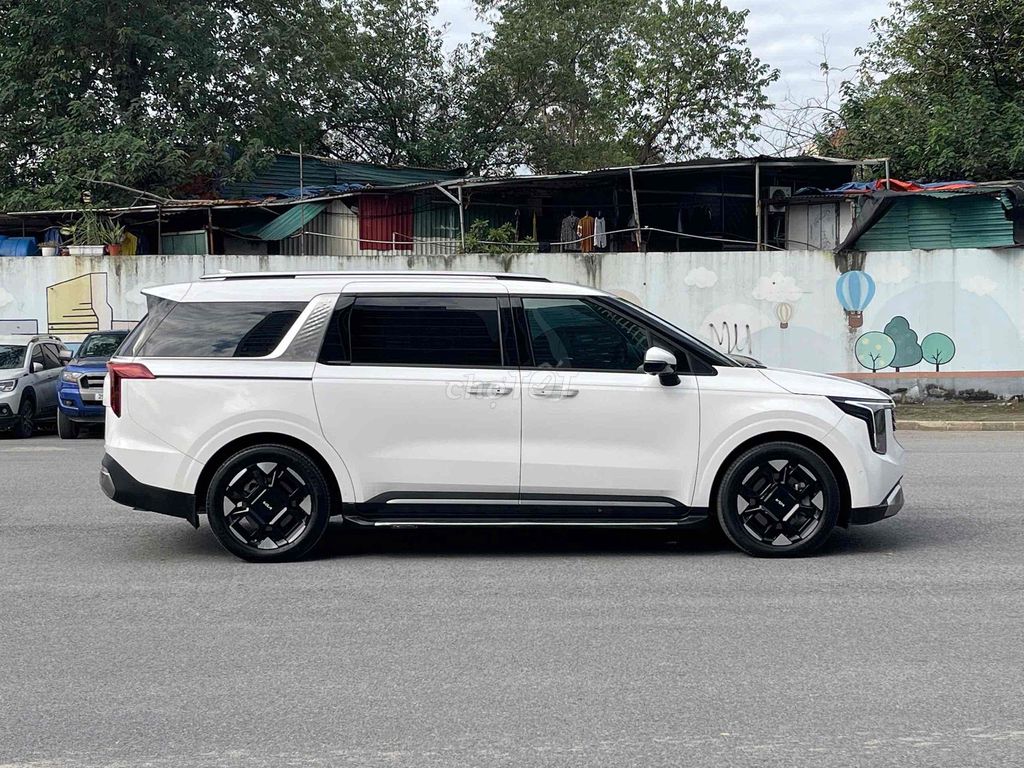 Kia Carnival Premium 7S model 2025 màu trắng. Mua bán Ô tô tại Quận Cầu Giấy Hà Nội được đăng bởi Cao Quý hình 4
