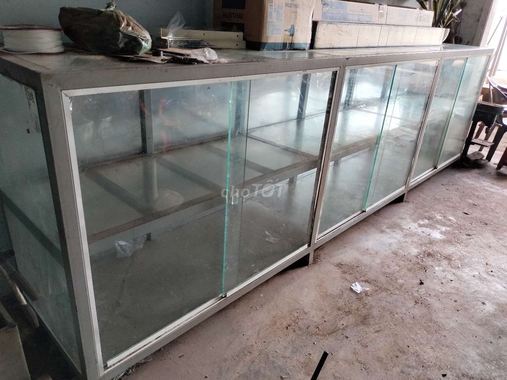 Tủ trưng bày Kính Kim loại Xám. Mua bán Tủ, kệ gia đình tại Huyện Krông Búk Đắk Lắk được đăng bởi Trương  Văn  vũ  hình 1