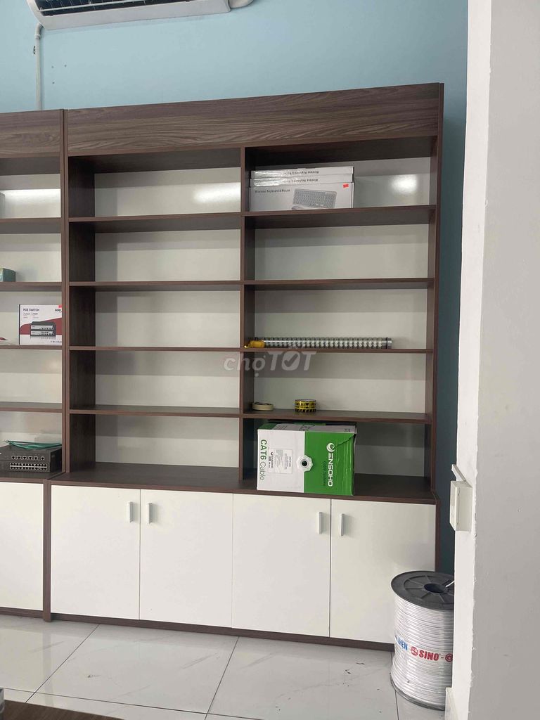 cần thanh lý hệ kệ và toàn bộ bàn ghế văn phòng. Mua bán Đồ dùng văn phòng tại Quận 12 Tp Hồ Chí Minh được đăng bởi Công ty TNHH thiết bị Công nghệ Vy Anh hình 3
