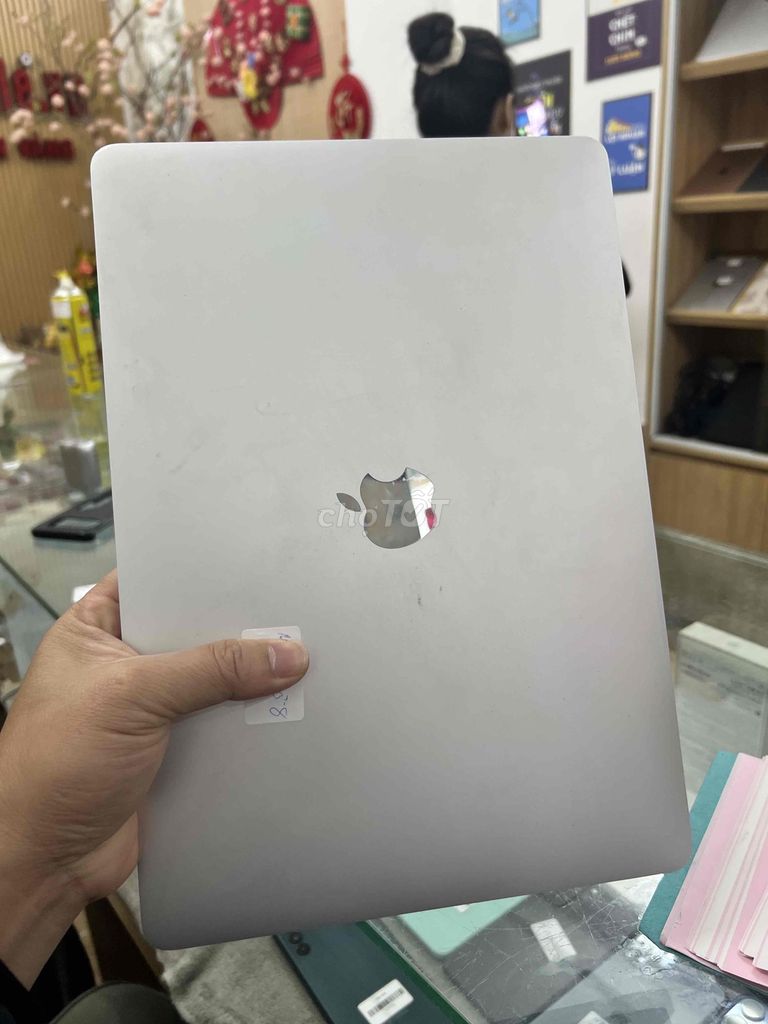 Apple MacBook Pro 2017 i5 8GB/256GB Bạc. Mua bán Laptop tại Quận Đống Đa Hà Nội được đăng bởi Lê Khuyến hình 1