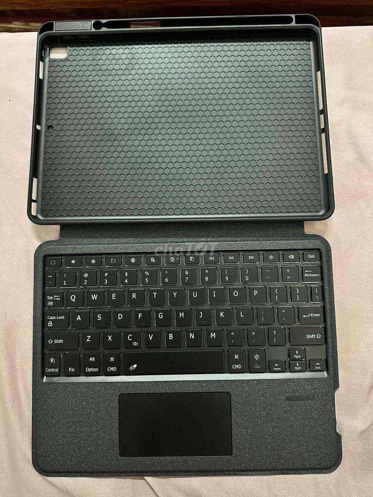 Bàn phím Đen iPad Gen 7, 8, 9. Mua bán Phụ kiện (Màn hình, Chuột...) tại Huyện Bình Đại Bến Tre được đăng bởi Tấn Đức hình 1
