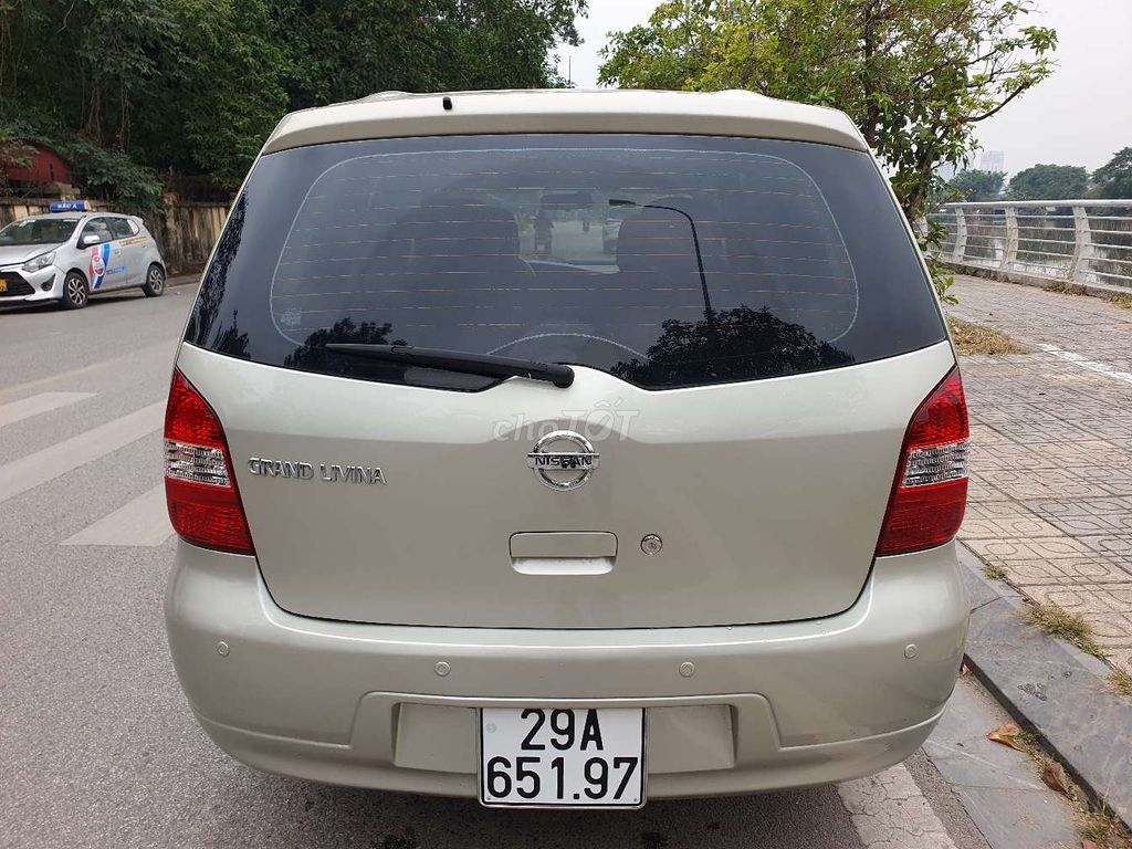 Bán nissan livina 1.8 AT 2011 chính chủ