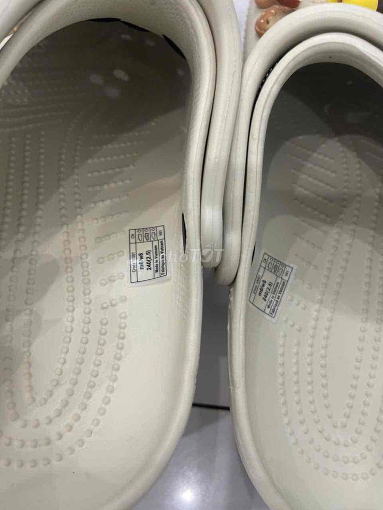 Dép Crocs nhựa kem chính hãng size 38,39. Mua bán Giày dép tại Thành phố Sóc Trăng Sóc Trăng được đăng bởi Lý Huỳnh hình 1
