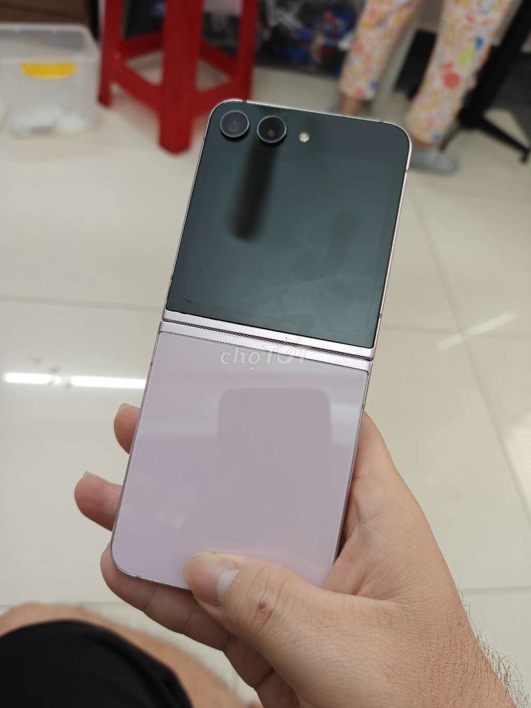 Samsung Z Flip 5 256GB tím chính hãng có gl. Mua bán Điện thoại tại Quận 5 Tp Hồ Chí Minh được đăng bởi Strawberry Mobile hình 1