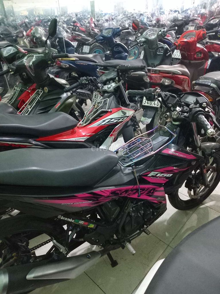 Xe máy Suzuki Satria F150 côn tay đen hồng. Mua bán Xe máy tại Quận Bình Tân Tp Hồ Chí Minh được đăng bởi Cường phát  hình 2