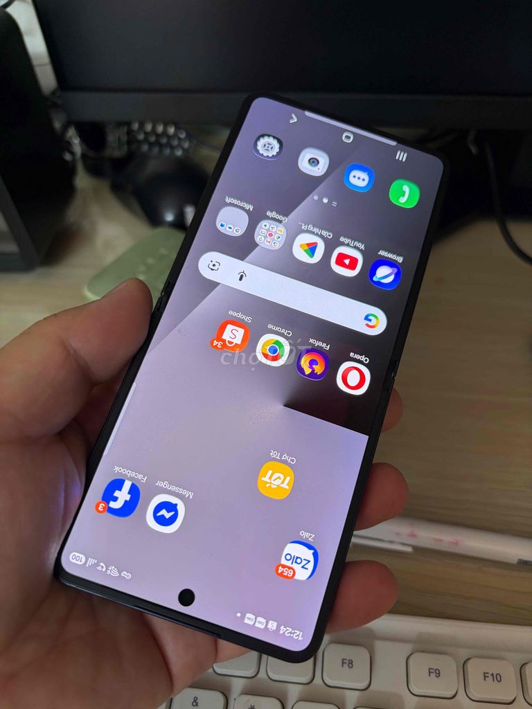 Samsung Z Flip 7 Đen Hàn Quốc Đã sử dụng. Mua bán Điện thoại tại Quận Hoàng Mai Hà Nội được đăng bởi Hoàng hình 1