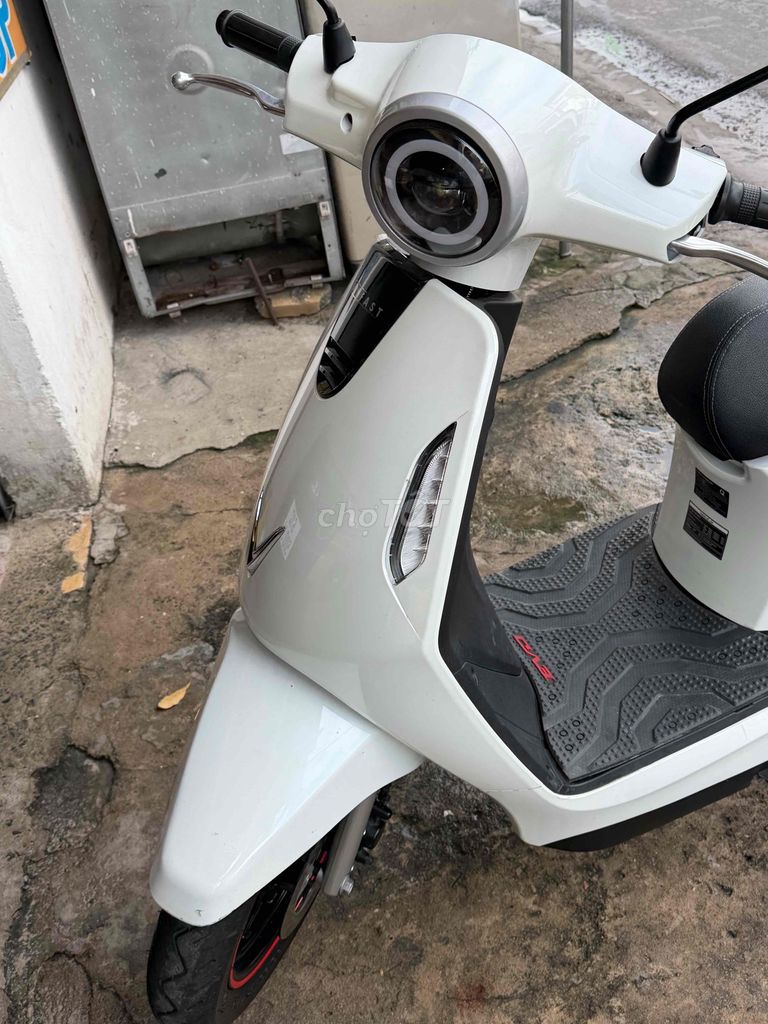 Электрический мопед VinFast Evo Grand Like белый 600 км